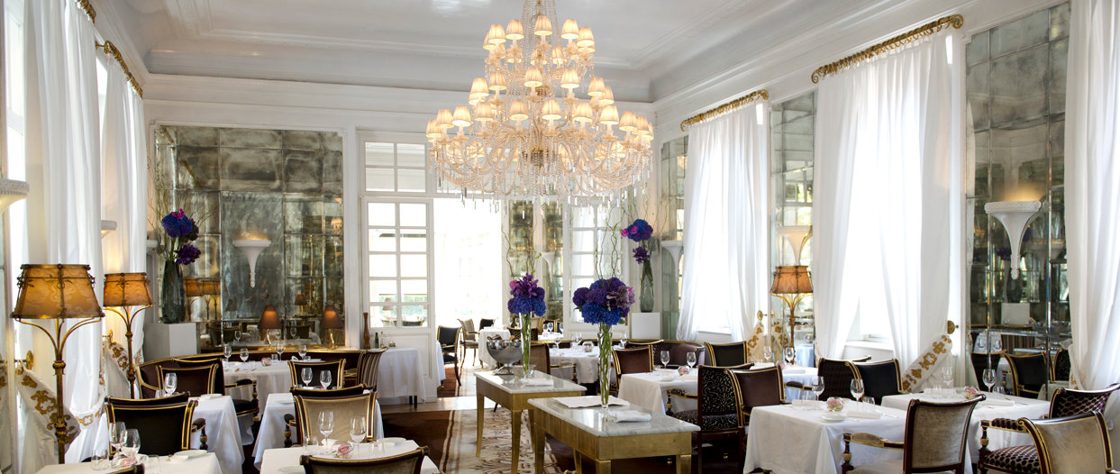 Hotel Majestic Roma restaurant-front-veranda.jpg