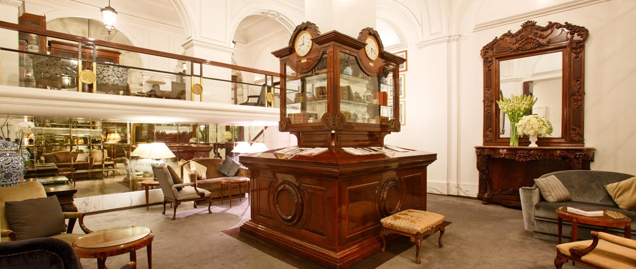 Hotel Majestic Roma sala-orologi.jpg